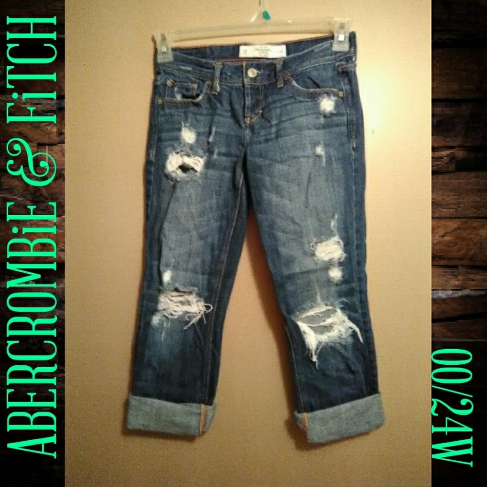 ABERCROMBiE & FiTCH